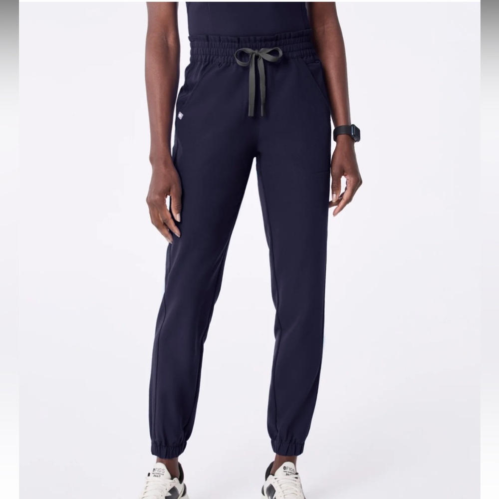Figs: High waisted Regina slim fit joggers navy